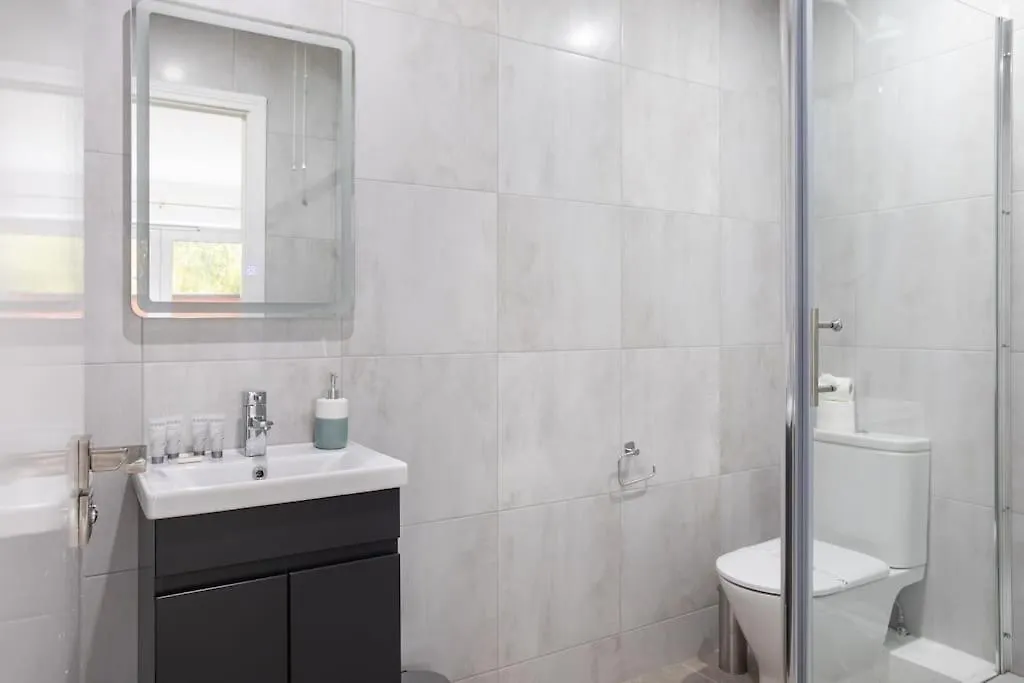 Fabulous Modern Luxury Apartment Sleeps 6- Parking Belfast
