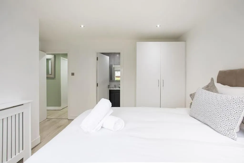 Fabulous Modern Luxury Apartment Sleeps 6- Parking Belfast