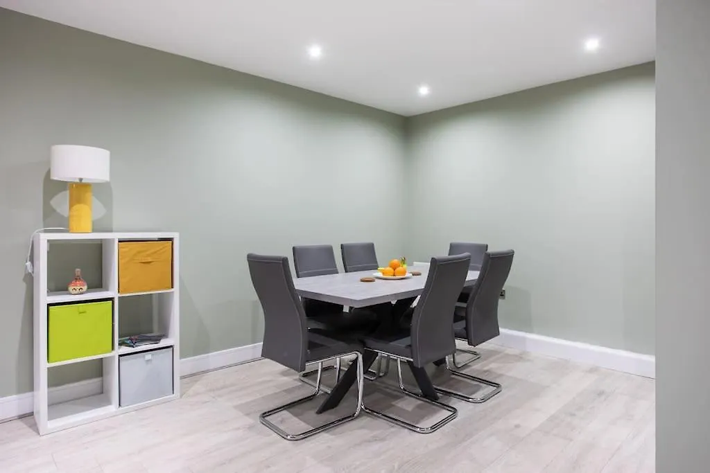 Fabulous Modern Luxury Apartment Sleeps 6- Parking Belfast