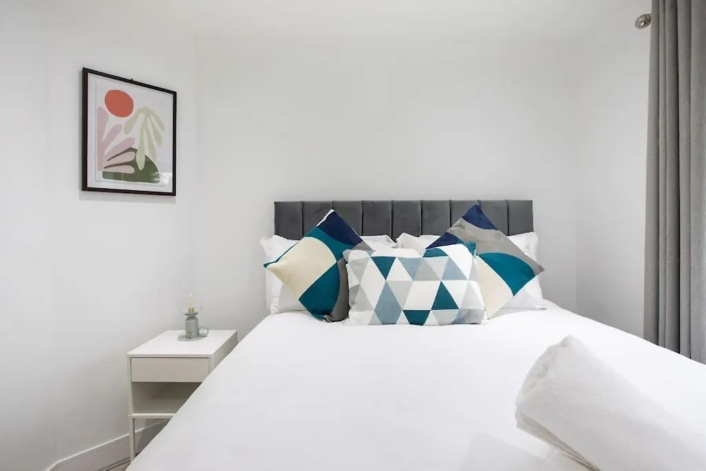 Fabulous Modern Luxury Apartment Sleeps 6- Parking Belfast